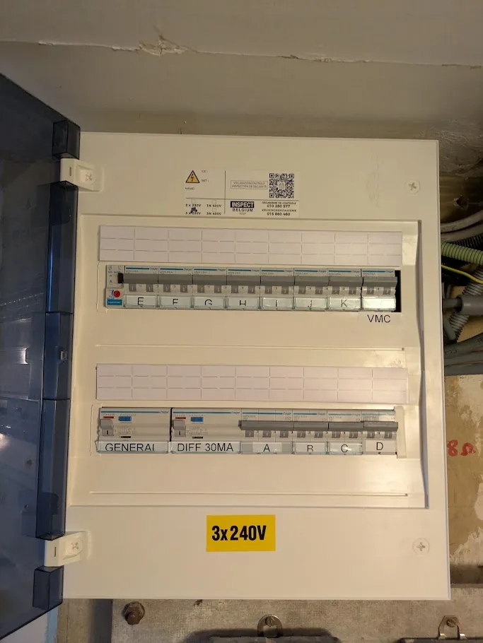 Tableau électrique neuf posé par Tapelec, circuits repérés